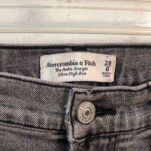 A&F The Ankle Straight Ultra High Rise 28/6